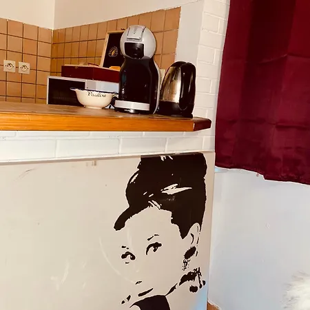 Cosy Next To Arc De Triomphe